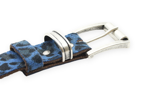 Afdelingriemen.nl damesriem van 3 cm breed in blauw met opvallende luipaardprint en zilverkleurige gesp