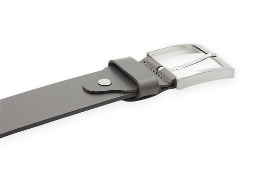 Afdelingriemen.nl donkergrijze leren herenriem met een zilverkleurige geborstelde metalen gesp