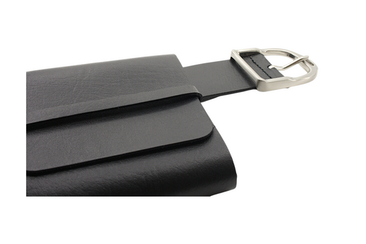 Afdelingriemen.nl zwarte leren riem met afneembaar tasje en zilverkleurige gesp voor een stijlvolle look