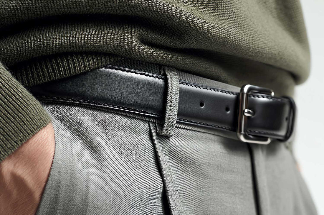 Het verschil tussen een geklede riem en een pantalon riem