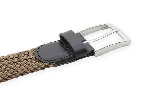 Afdelingriemen.nl elastische beige gevlochten herenriem met donkerbruine lederen details en zilverkleurige gesp