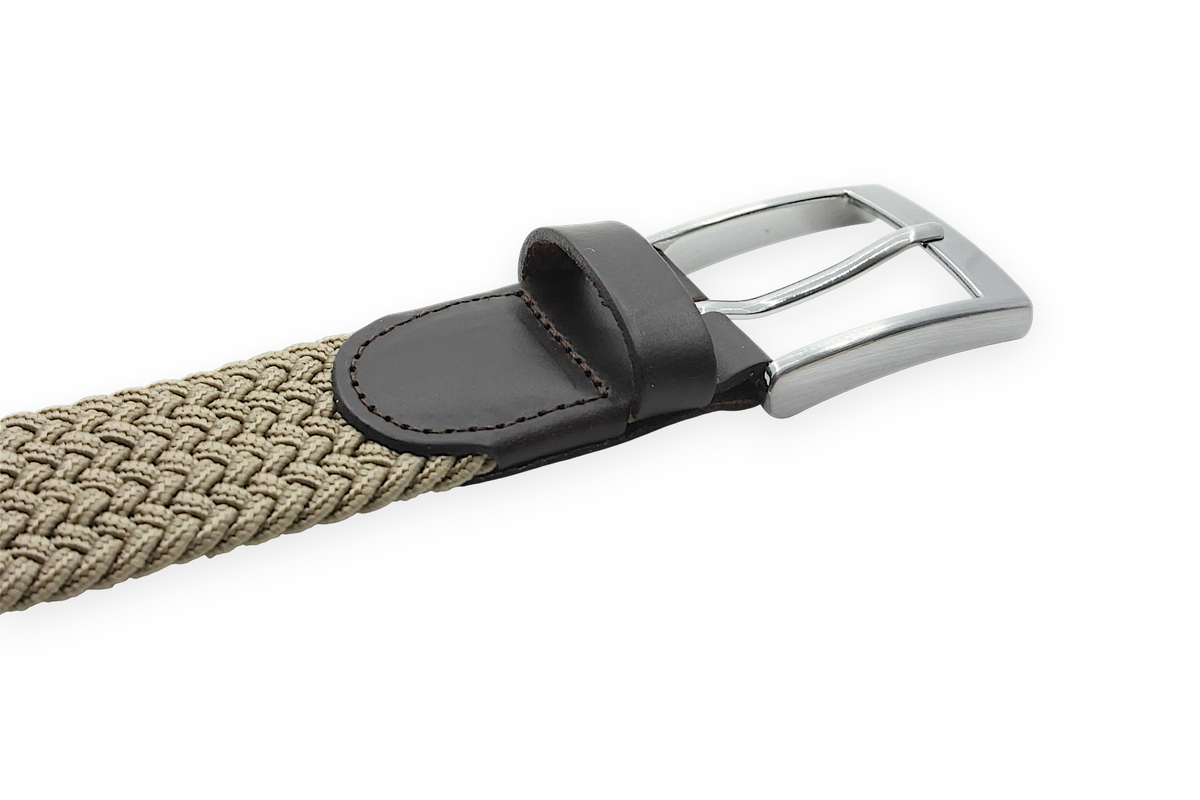 Afdelingriemen.nl elastische beige gevlochten herenriem met donkerbruine lederen details en zilverkleurige gesp