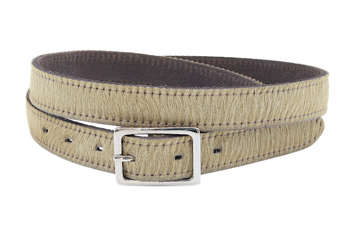 Afdelingriemen.nl luxe beige damesriem van haarleder met zilverkleurige gesp en donkerbruine voering