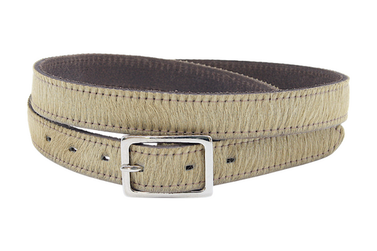 Afdelingriemen.nl luxe beige damesriem van haarleder met zilverkleurige gesp en donkerbruine voering