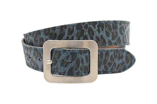 Afdelingriemen.nl luxe leren damesceintuur in blauwe luipaardprint met een robuuste zilverkleurige vierkante gesp.