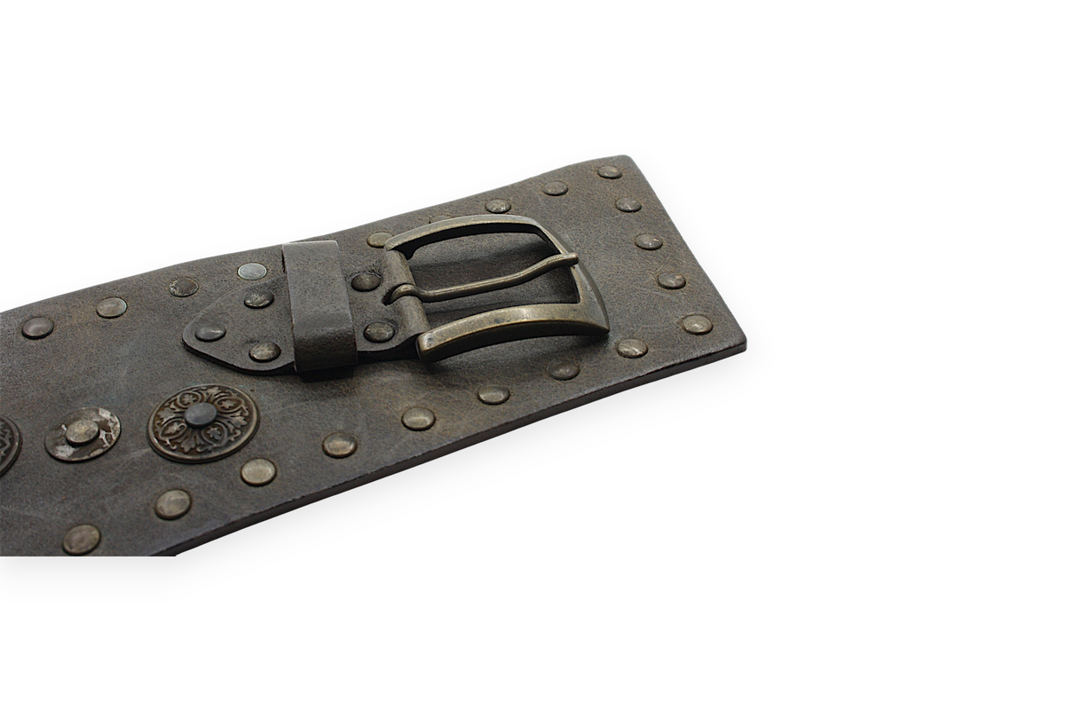 Afdelingriemen.nl brede donkerbruine leren damesriem met vintage studs en antiek-bronzen ornamenten