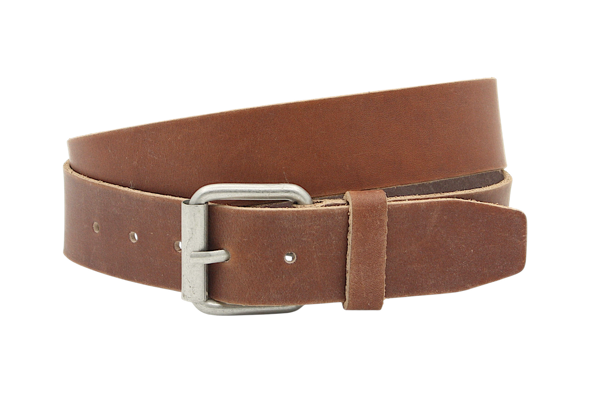 Afdelingriemen.nl robuuste bruine leren riem met een klassieke zilverkleurige metalen gesp voor heren en dames.