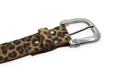 Afdelingriemen.nl damesriem van bruin suède met luipaardprint en een zilverkleurige metalen gesp