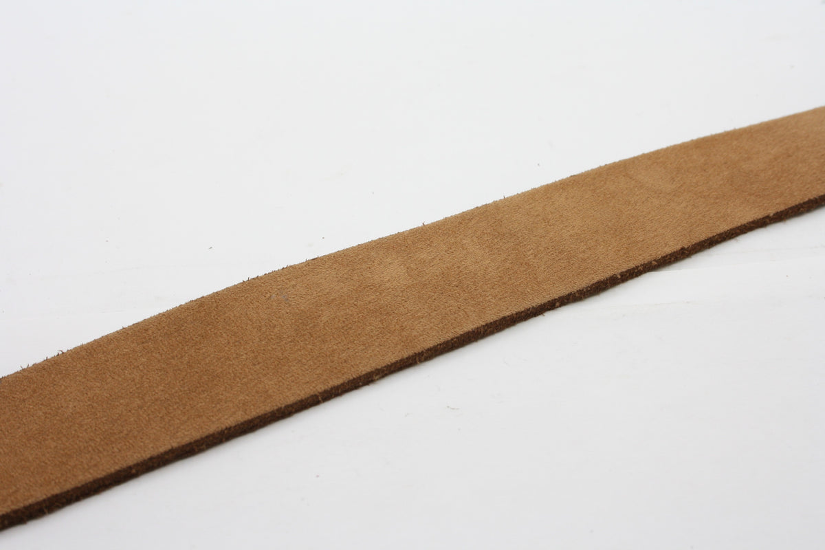 Afdelingriemen.nl bruine suède damesriem met een zachte textuur en een luxe uitstraling voor een western look.