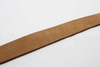 Afdelingriemen.nl bruine suède damesriem met een zachte textuur en een luxe uitstraling voor een western look.