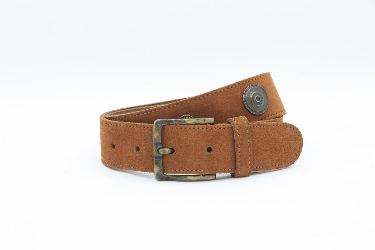 Afdelingriemen.nl cognacbruine suède riem met antieke metalen gesp en decoratieve studs voor dames en heren