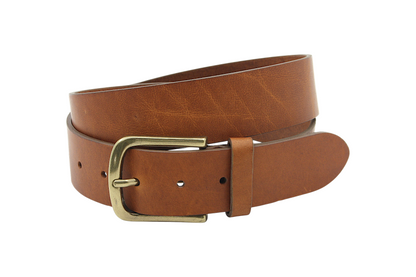 Afdelingriemen.nl klassieke cognacbruine leren riem met een stijlvolle antieke messing gesp voor een vintage look.