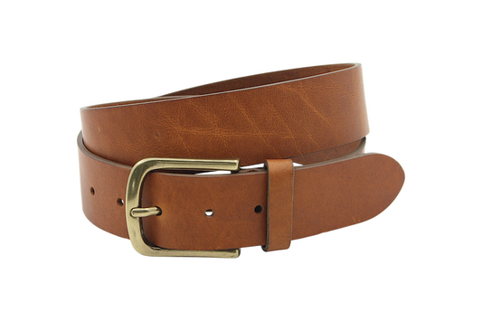 Afdelingriemen.nl klassieke cognacbruine leren riem met een stijlvolle antieke messing gesp voor een vintage look.
