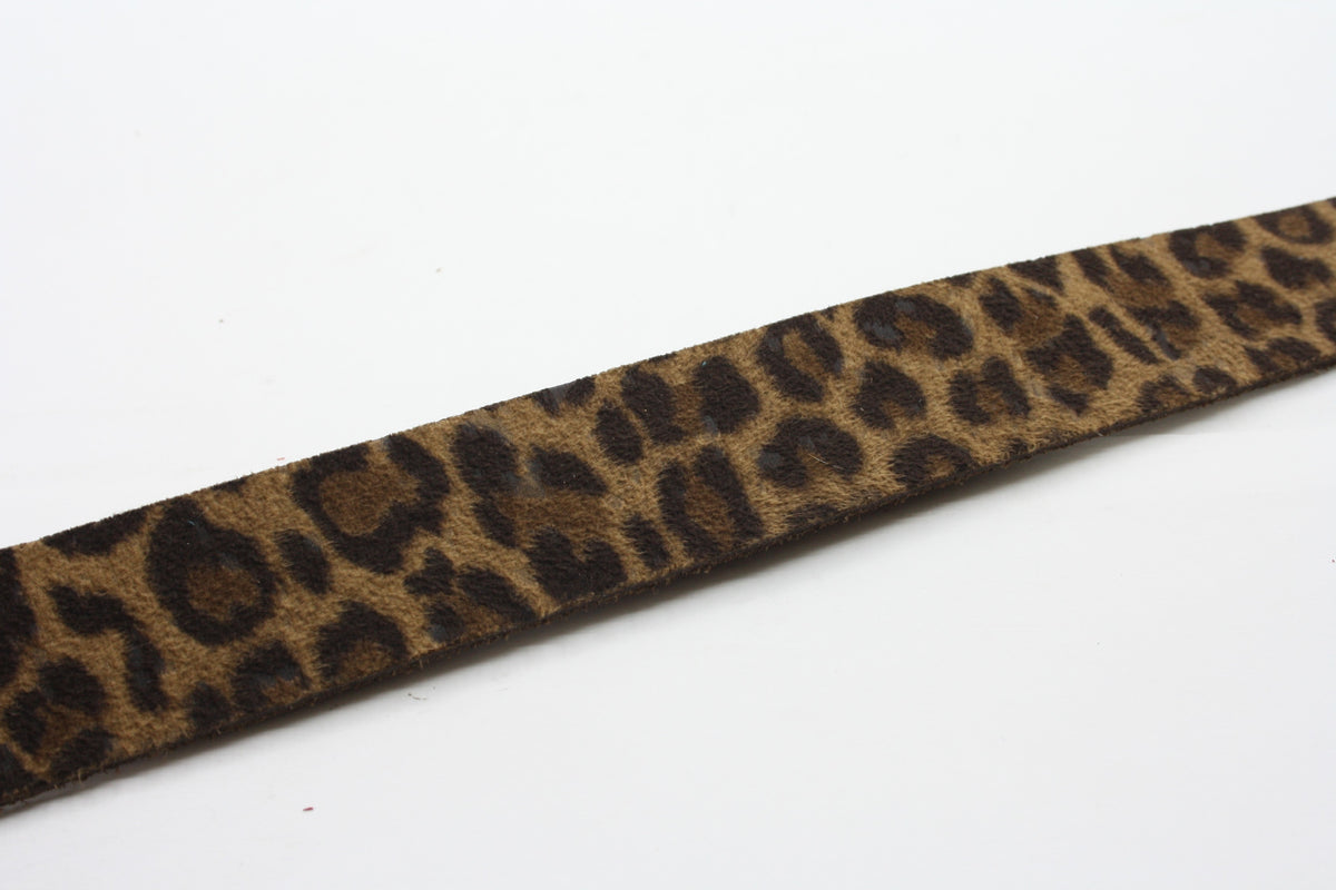 Afdelingriemen.nl damesriem met bruine luipaardprint in zacht suède-achtig materiaal voor een stijlvolle look