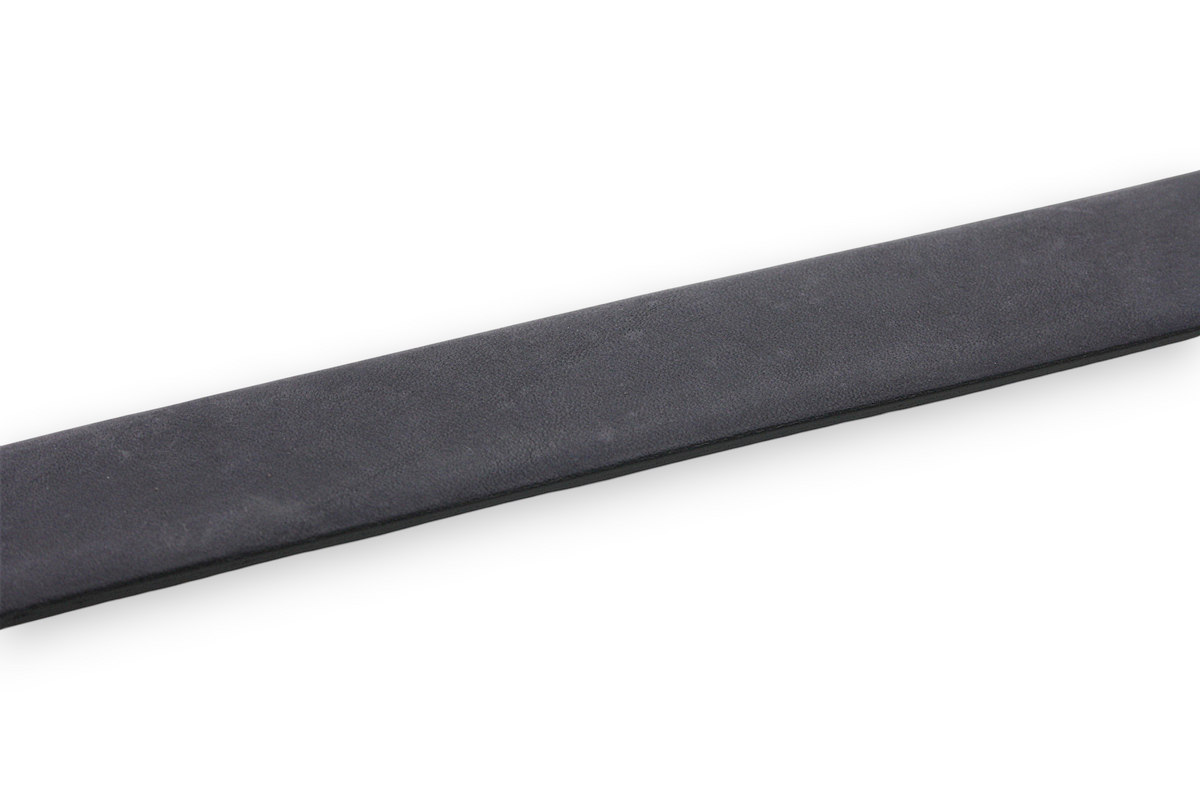 Afdelingriemen.nl donkerblauwe leren herenriem met een verfijnde matte afwerking voor een tijdloze uitstraling.