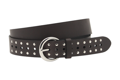 Afdelingriemen.nl donkerbruine leren damesriem met dubbele rij zilveren studs en een ronde metalen gesp.