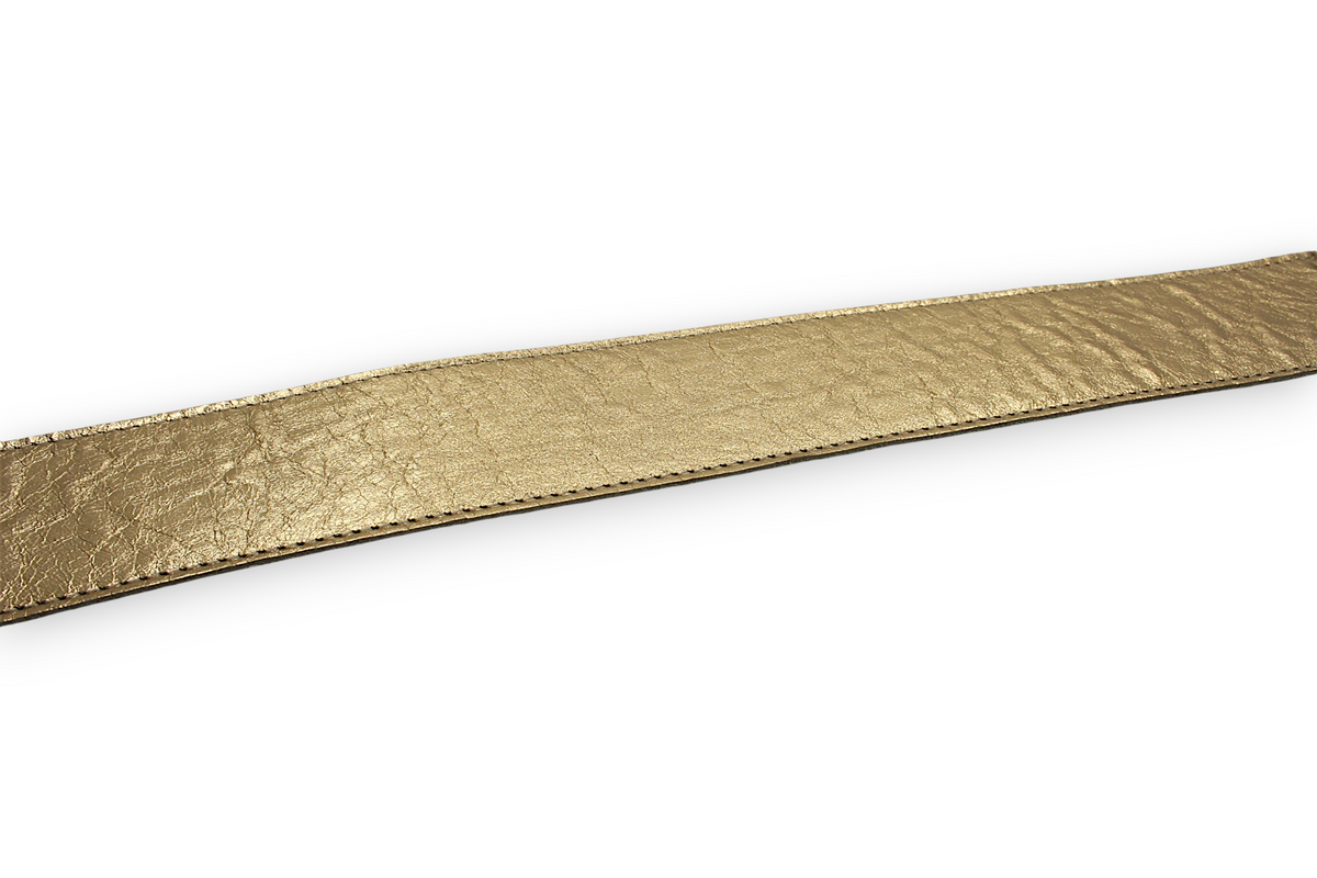 Afdelingriemen.nl luxe damesriem van goudkleurig leer met een metallic afwerking en gedetailleerde stiksels.