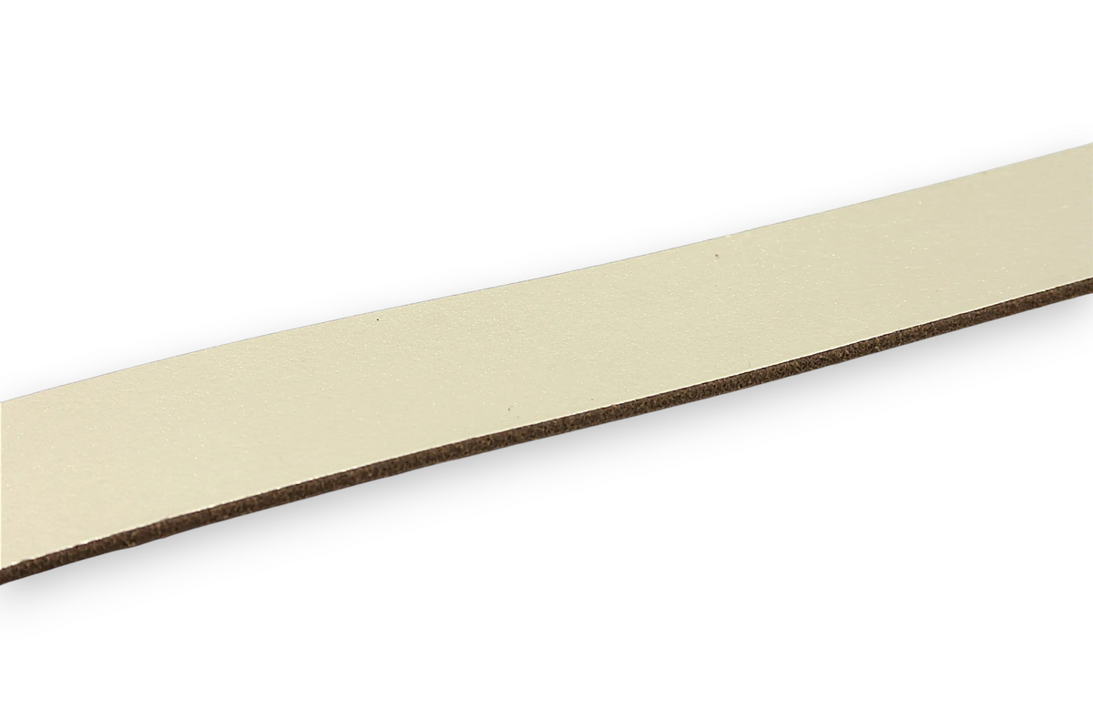 Afdelingriemen.nl luxe goudkleurige leren damesriem met een gladde metallic afwerking en bruine suède achterkant.