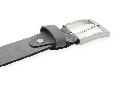 Afdelingriemen.nl grijze leren herenriem met matte afwerking en een zilverkleurige metalen gesp