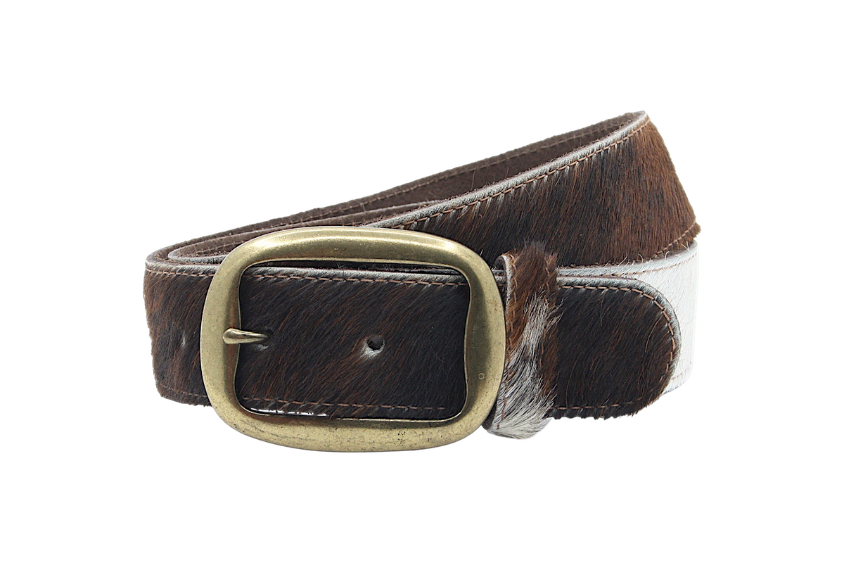 Afdelingriemen.nl luxe damesriem van bruin en wit koeienhuid met een klassieke goudkleurige gesp.