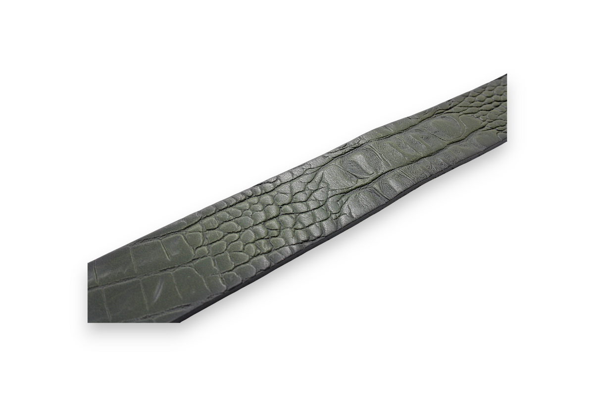Afdelingriemen.nl olijfgroene leren riem met gedetailleerde krokodillenprint en luxe textuur