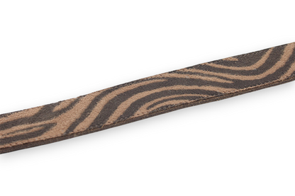 Afdelingriemen.nl luxe damesriem van suède met een opvallende bruine zebraprint voor een stijlvolle look