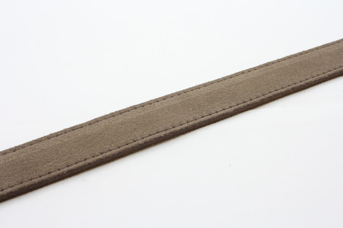 Afdelingriemen.nl luxe taupe suède riem met verfijnde stiksels voor een elegante uitstraling