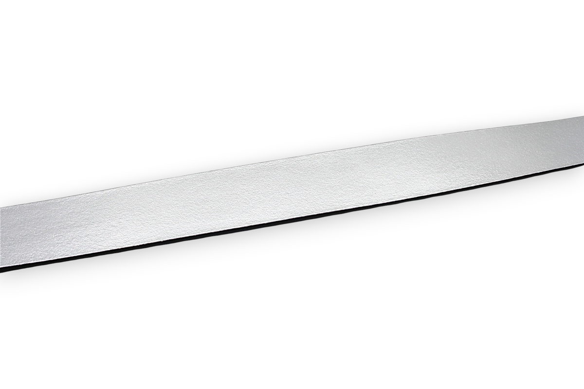 Afdelingriemen.nl zilverkleurige leren riem met een metallic afwerking en strak minimalistisch design