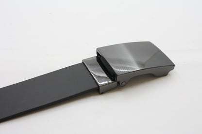 Afdelingriemen.nl zwarte leren herenriem met een moderne donkergrijze metalen klikgesp voor een strakke look.