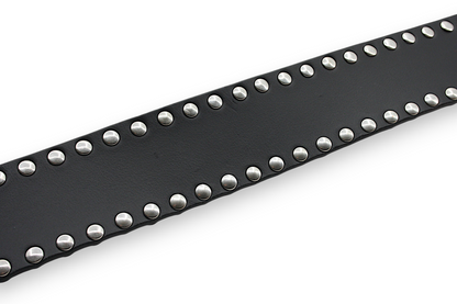 Afdelingriemen.nl zwarte leren riem met twee rijen zilverkleurige studs voor een stoere rock-stijl look.