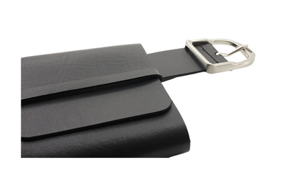 Afdelingriemen.nl zwarte leren riem met afneembaar tasje en zilverkleurige gesp voor een stijlvolle look