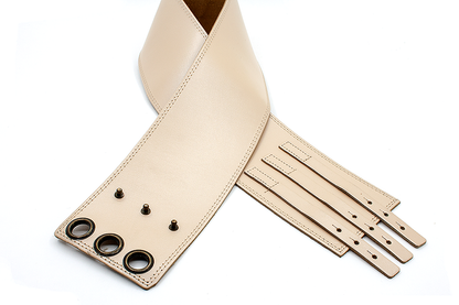 Brede heupriem beige met 3 sluitingen